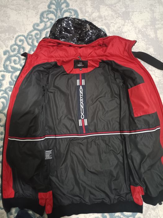 Продам демисезонную куртку для девочки.