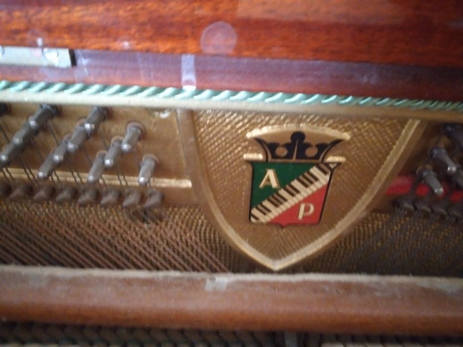 Пианино петроф сотилади