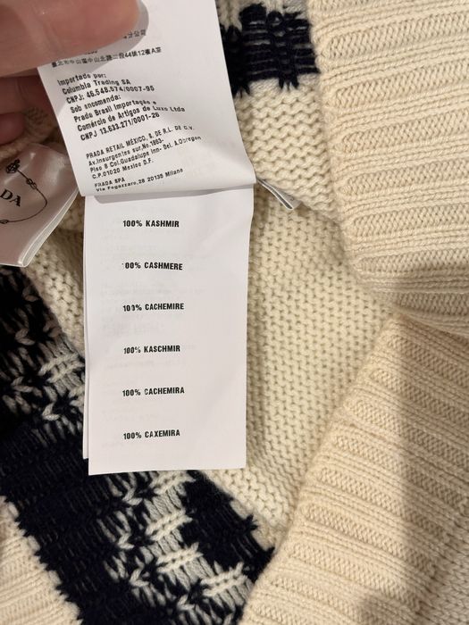 Женский свитер Prada