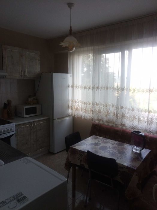600 евро Лек автомобил под наем заедно с тристаен обзаведен апартамент в кв Голо бърдо Габрово