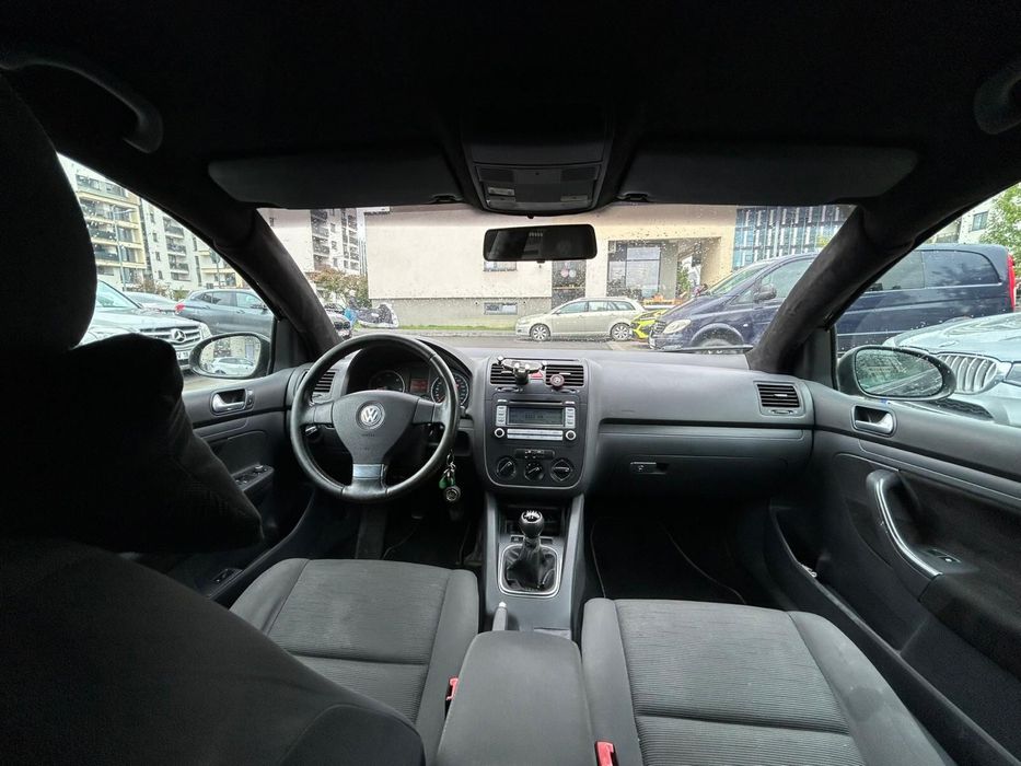 Vând  volkswagen golf 5