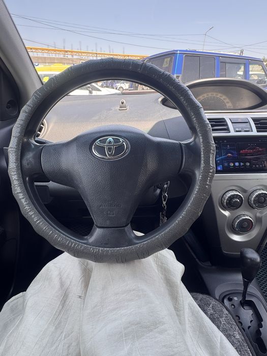 Toyota yaris 2008