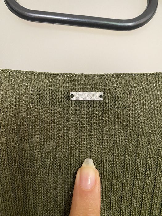 Guess нова оригинална камуфлажно-зелена блуза с панделка от рипс