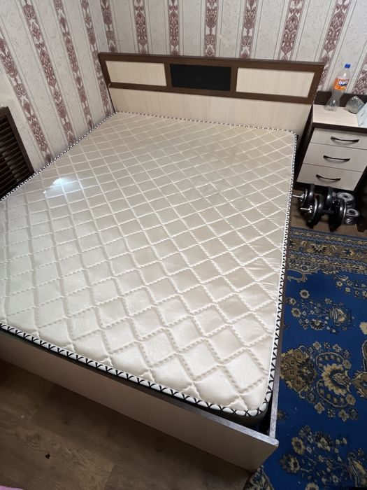 Кровать и шкаф в комплекте