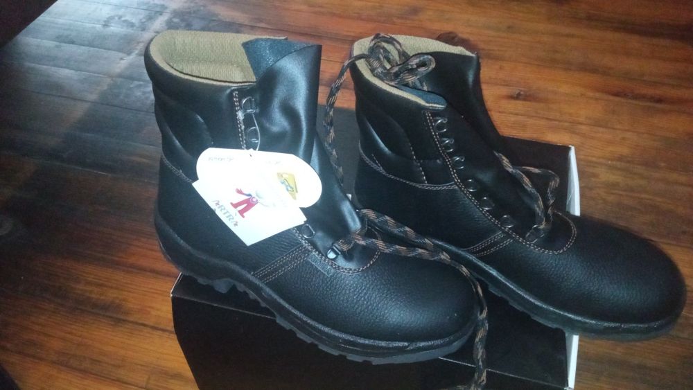 Обувки - работни