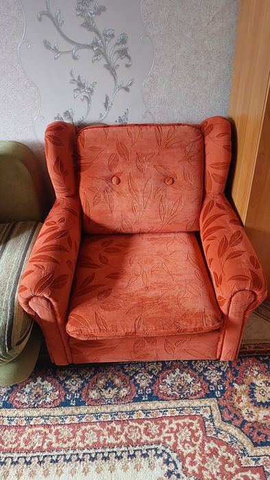 Диван и два кресла б/у