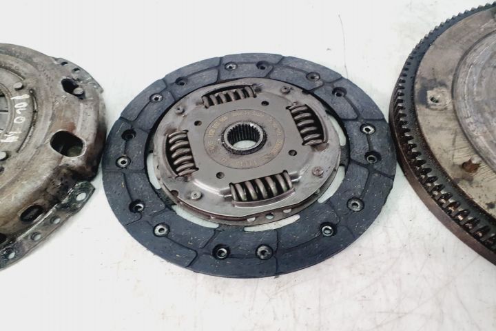 Kit ambreiaj volanta masa simpla 1.4 1.6 benzina aua blf r030105271d Volkswagen VW Golf 5 seria