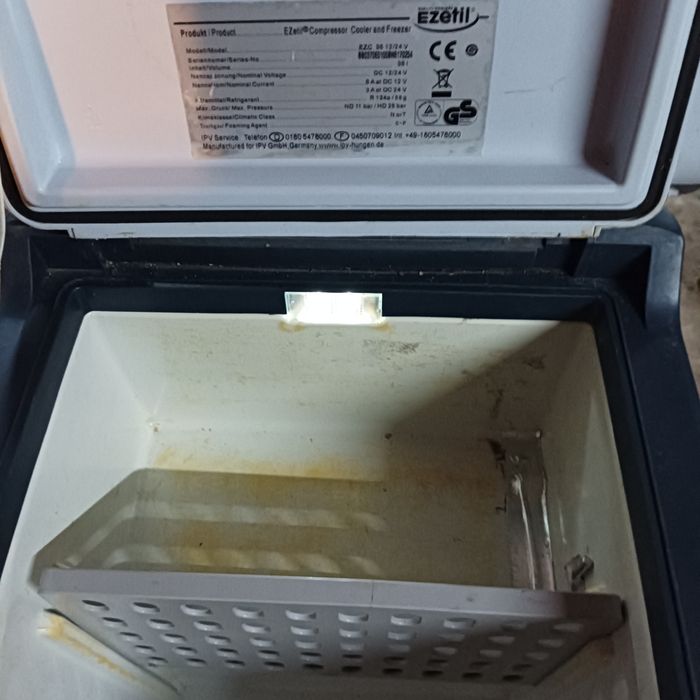 Хладилник Фризер за кола каравана кемпер или камион.