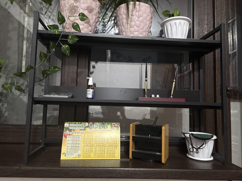 стол с полочками