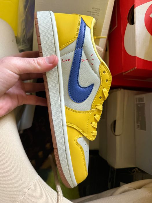 Jordan 1 Travis Scott Canary mărimea 41 si 43