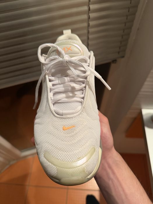 vand adidasi nike