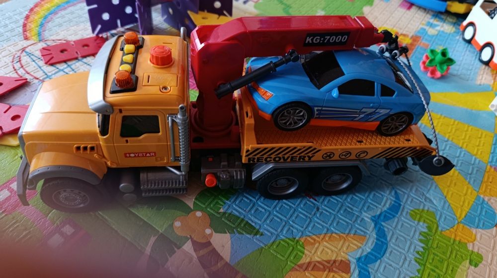 Mașină tractare cu funcții și sunete