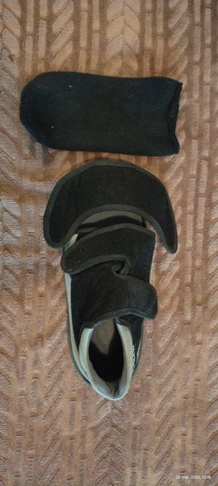 Gheata ortopedica+1 pereche cârje stare foarte buna