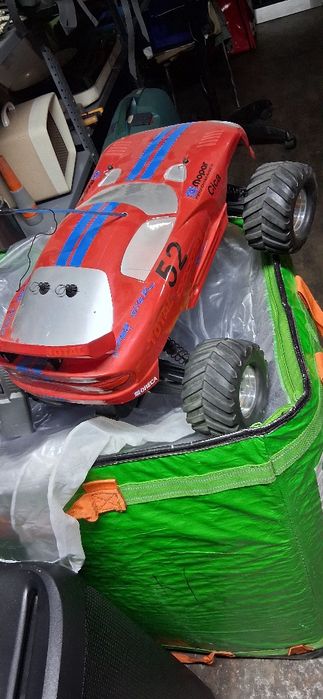 Masina  cu  telecomanda