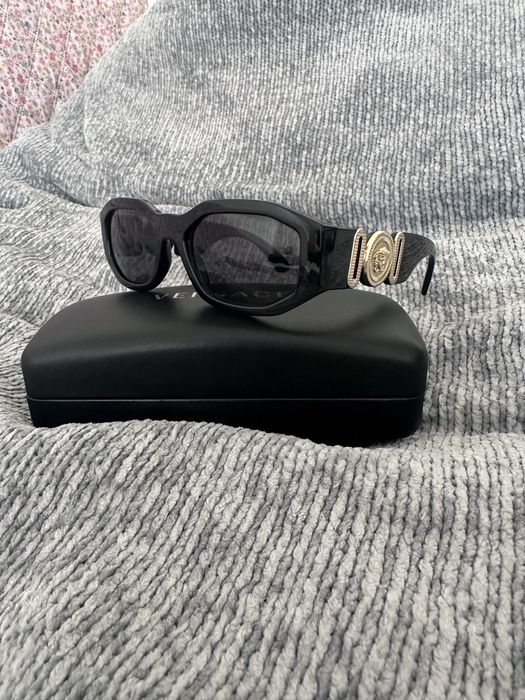 Стильные очки Versace