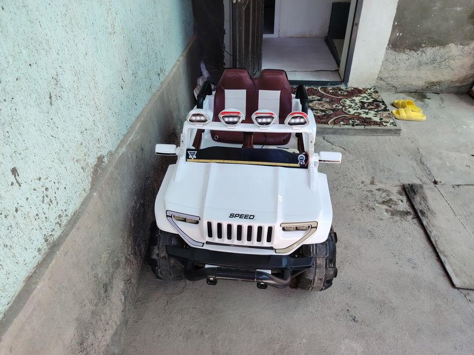 Продаю детиский жееп состояние отличное пачти новый много не сползвал