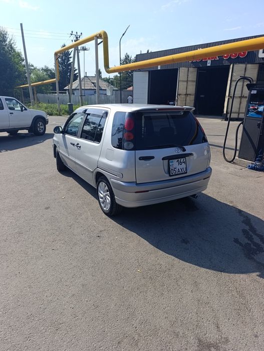 Продам Toyota Raum 1998