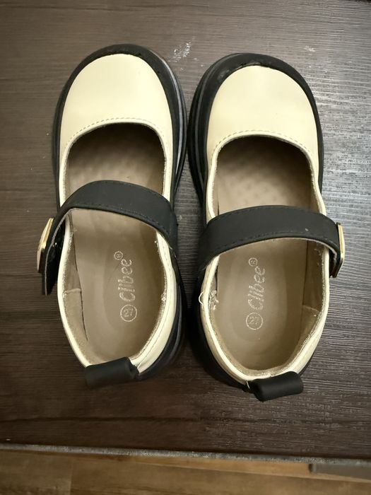 Продам детские вещи, обувь .