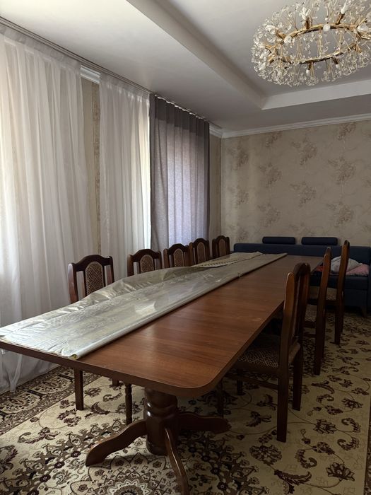 Стол со стульями