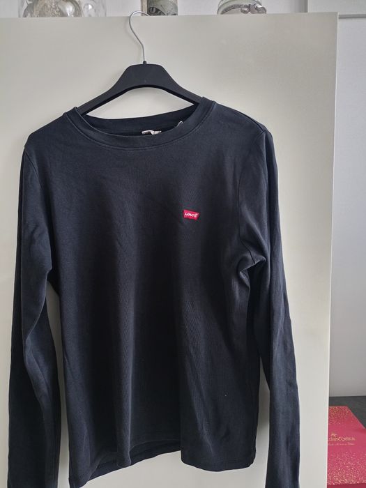 Vând bluza de corp Levis, produs de calitate superioara mărimea M.