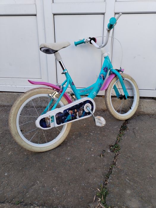 Bicicletă pentru fetițe Frozen cu roți ajutătoare și cască de protecți