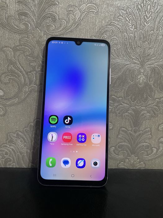 Телефон Самсунг 05 S продаю