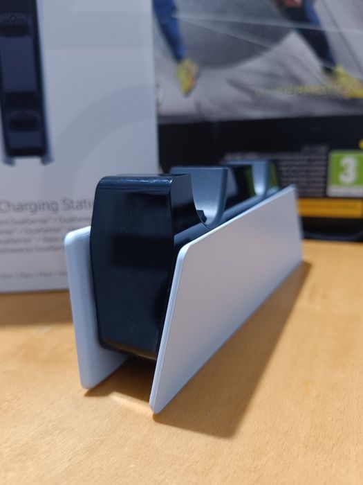 Станция за безжично зареждане на контролери за PS5