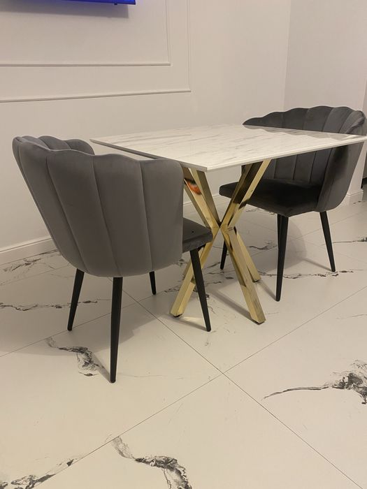 Set masa 80x80 cu 2 sau 4  scaune