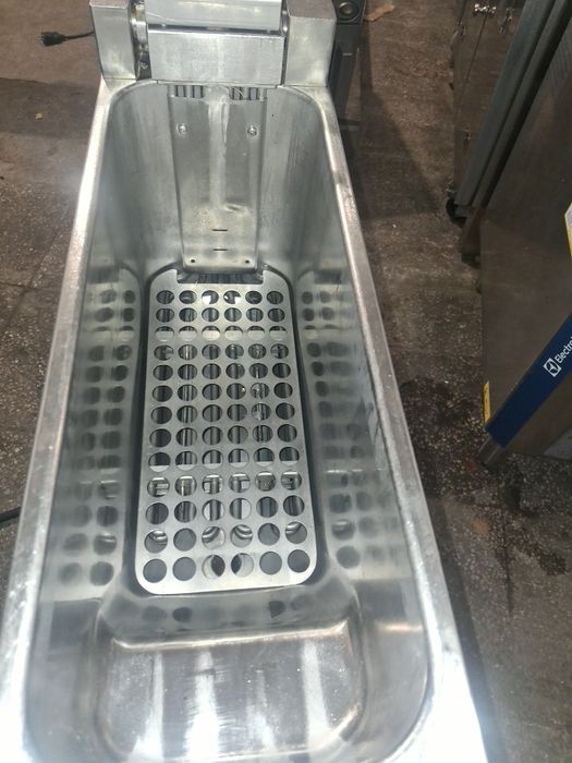 Фритюрник ELECTROLUX с филтрираща система  компактен