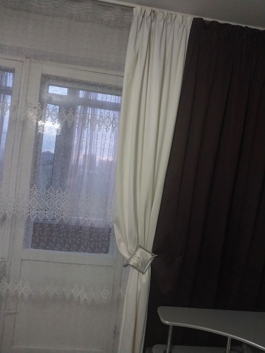 Шторы разные, в отличном состояний,
