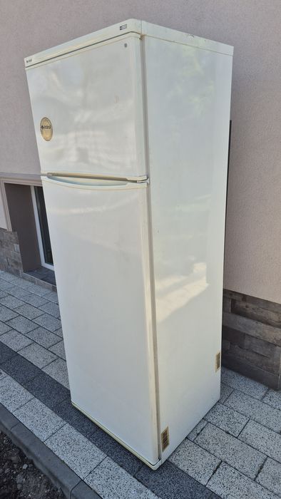 Хладилник с камера Indesit