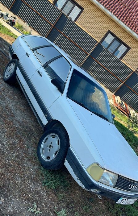 Машина Ауди Авант Универсал