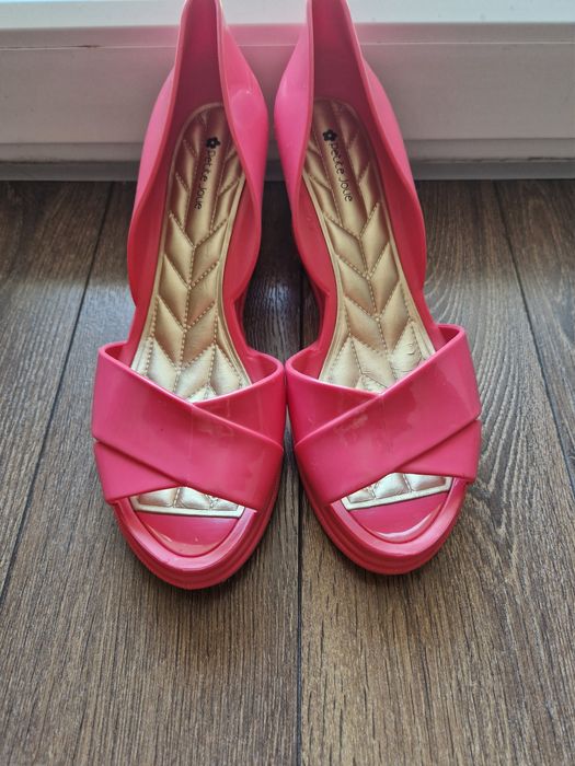 Сандали на платформа Petite Jolie