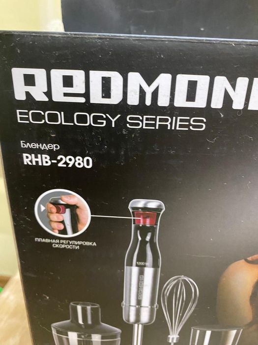 Блендер Redmond.