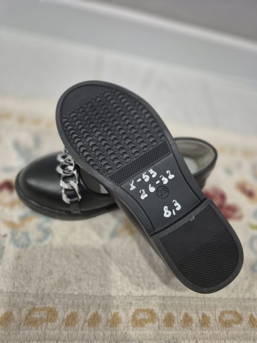 Продам туфли для девочек. В идеальном состоянии.