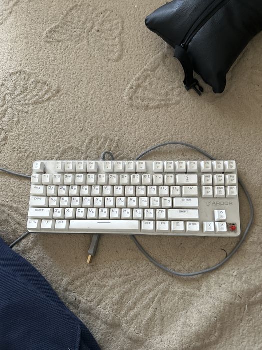 Продам клавиатуру Ardor blade tkl white