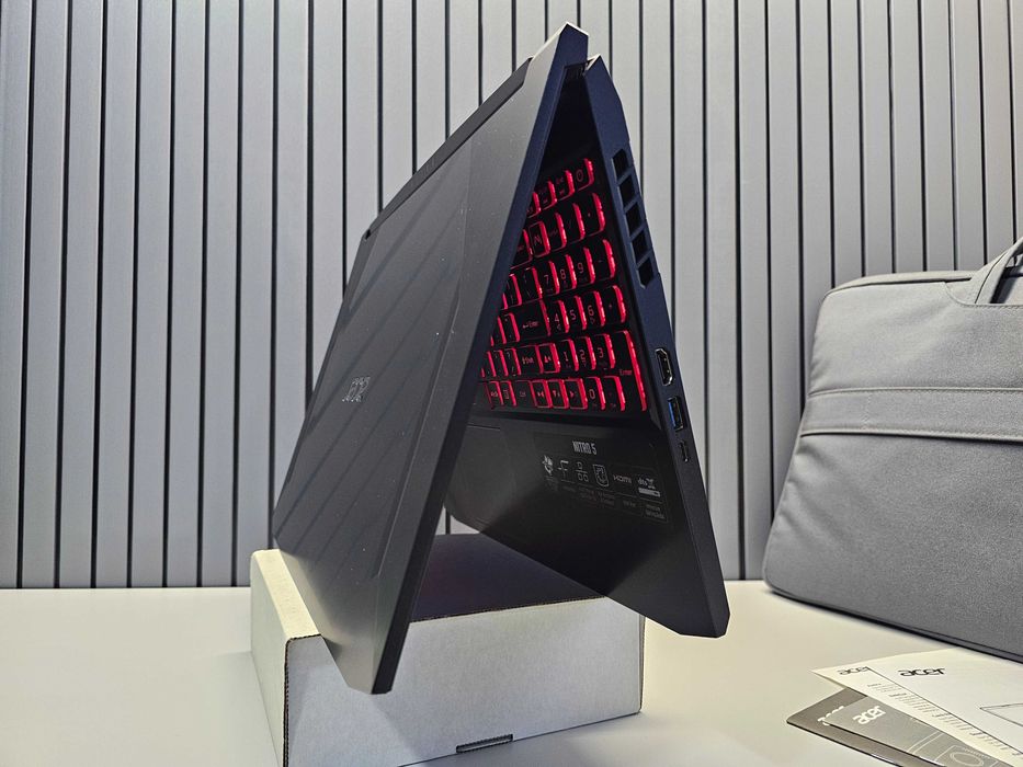 ПРОДАМ NITRO 5 Игровой Ноутбук Core™i5-10300H/8GB/256SSD/GTX1650/15.6"