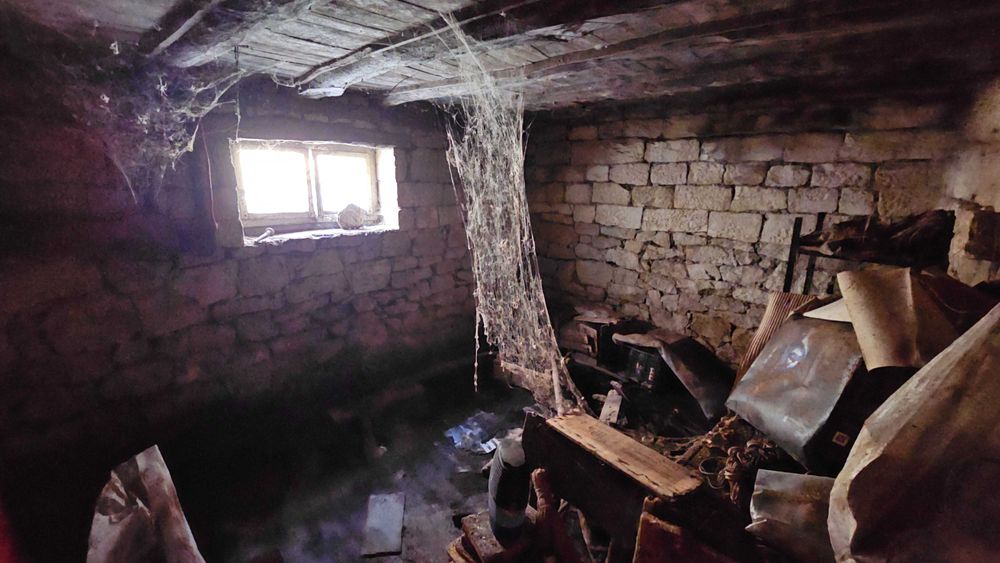 1868-Продава се двуетажна тухлена къща в кв. „Варош“