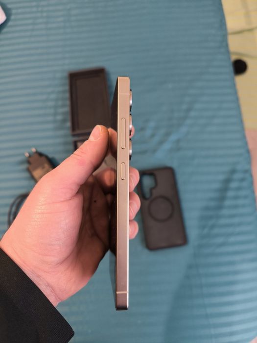 Vând Samsung s25 ultra 1Tb sau schimb cu iPhone 17 pro sau pro max