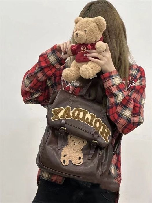 Женский кожаный рюкзак сумка портфель новый с нашивкой