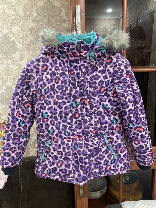 Продам зимнюю куртку на девочку