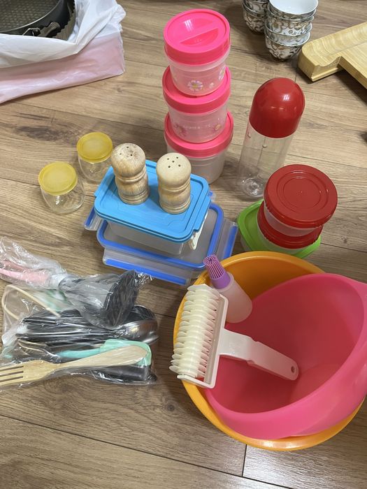 Отдам даром посуду и чемодан