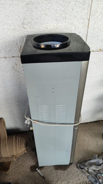 Срочно продам Диспенсер для горячей и холодной воды