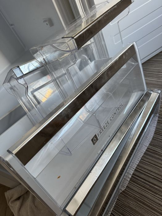 Продам встраеваемый холодильник