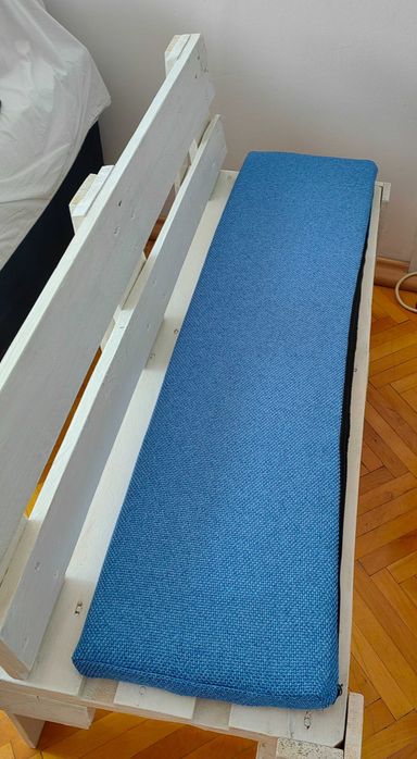 Бяла пейка от палети