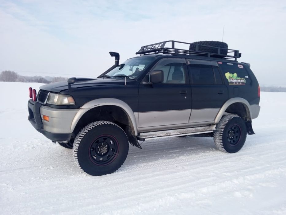 Продам машину внедорожник