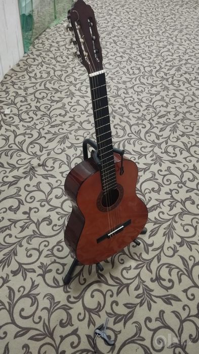 Klassik Gitara sotiladi