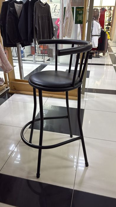 Стул барный в хорошем состоянии