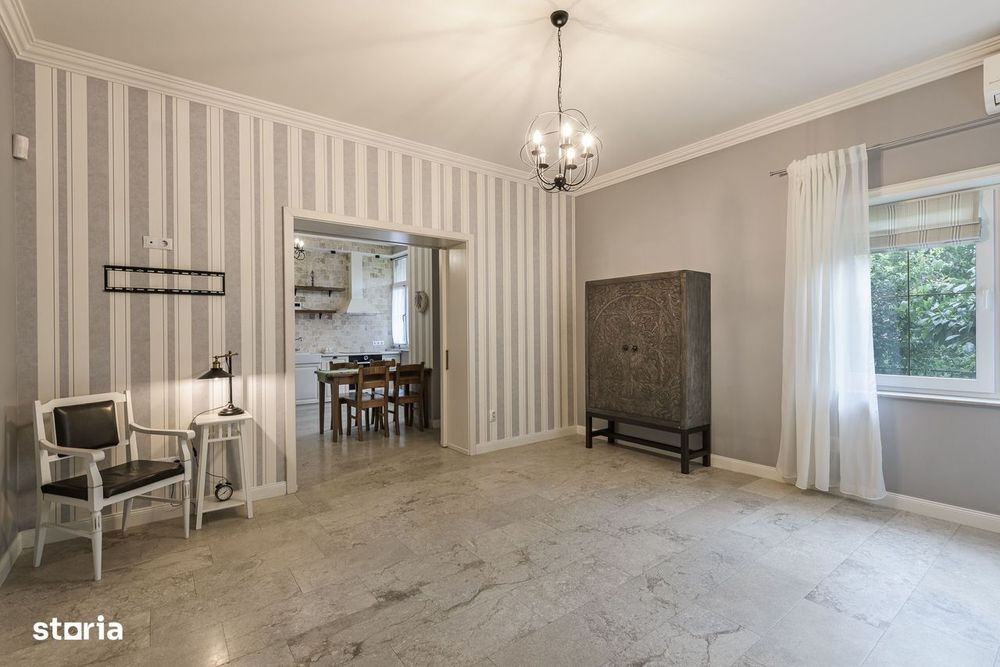 Apartament modern in vila, curte proprie, garaj, Centru