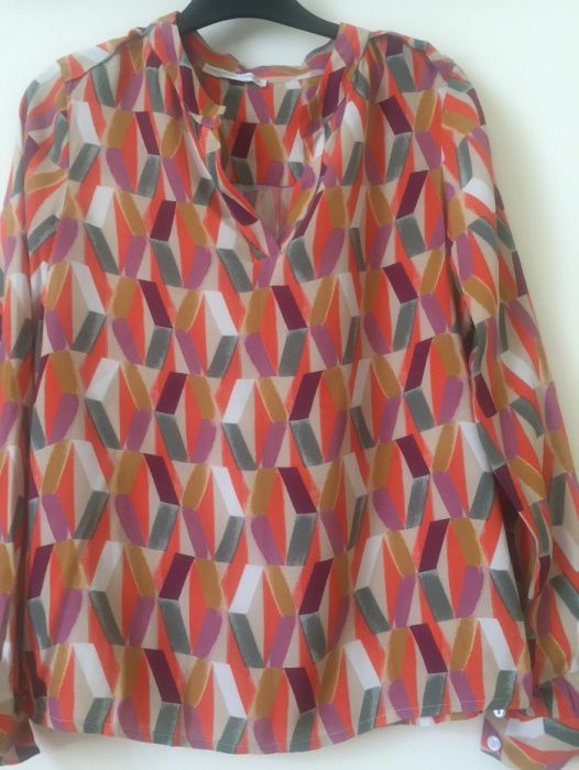 Продавам чисто нова , елегантна маркова блуза